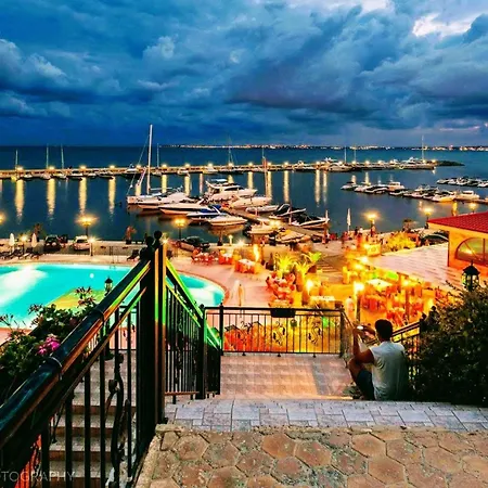 Sea Sirena With A Mountain View Appartement