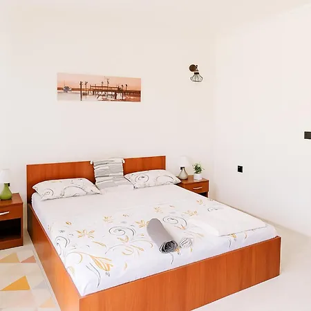 アパート Sea Sirena With A Mountain View *