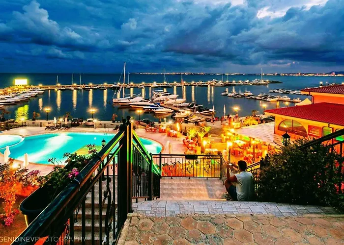 Sea Sirena With A Mountain View Apartmán